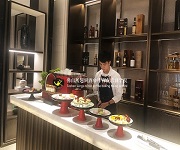 朱光.云山1號(hào)品鑒會(huì)，展翅蛋糕學(xué)員現(xiàn)場(chǎng)甜品太及咖啡制作