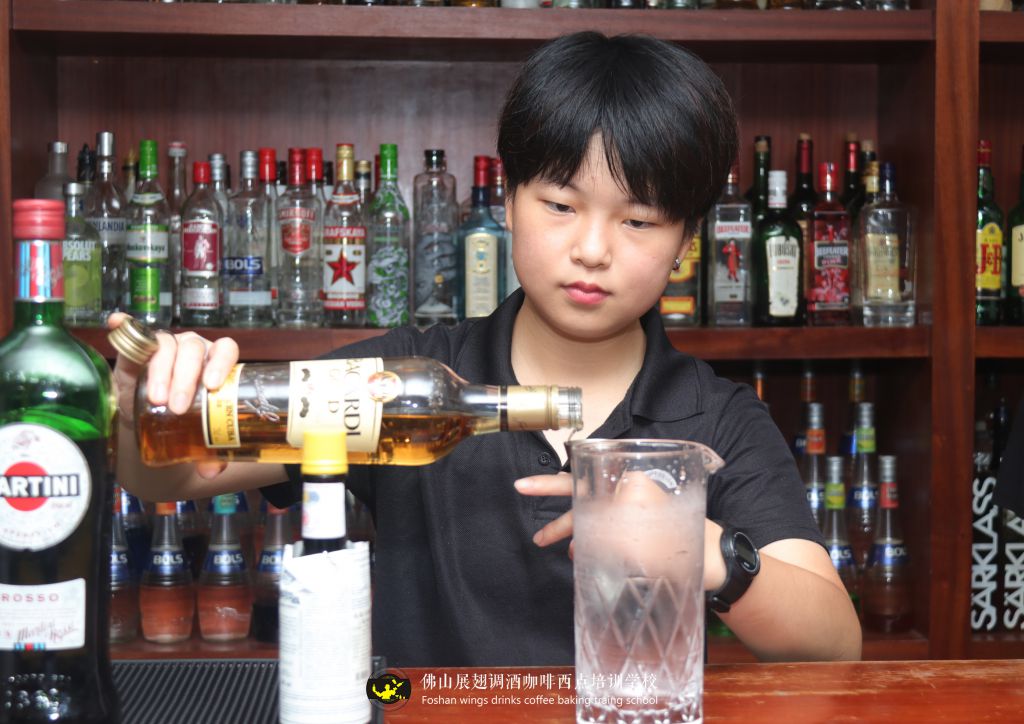 2020屆畢業(yè)生就業(yè)難？調(diào)酒師是個(gè)好選擇