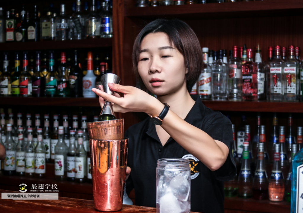 調(diào)酒師培訓(xùn)學(xué)校多少錢學(xué)費(fèi)？